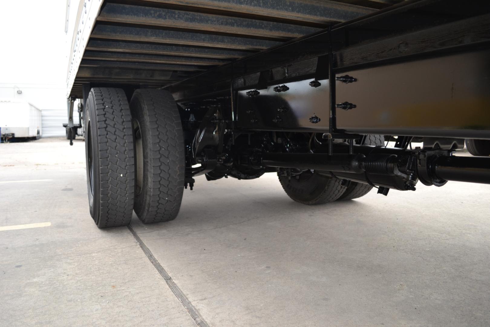 2019 WHITE /BLACK FREIGHTLINER M2-106 with an CUMMINS B6.7L 260HP engine, ALLISON 2200RDS AUTOMATIC transmission, located at 9172 North Fwy, Houston, TX, 77037, (713) 910-6868, 29.887470, -95.411903 - Photo#9